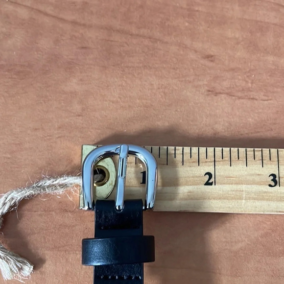 NARROW Women’s Black Faux Leather Belt Silver Toned Buckle Size 1X - Picture 7 of 9